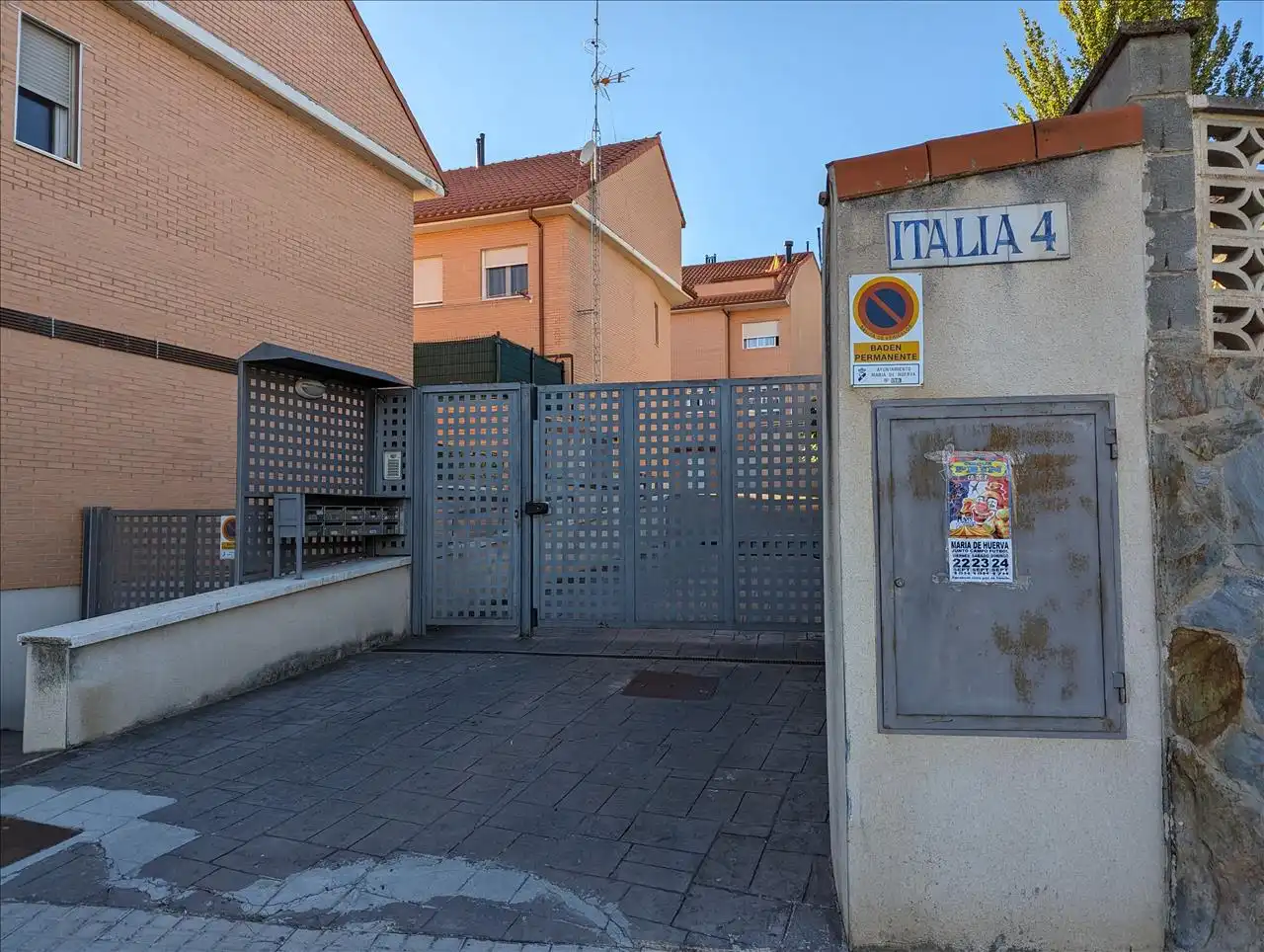 Casa adosada en venta en Italia, María de Huerva