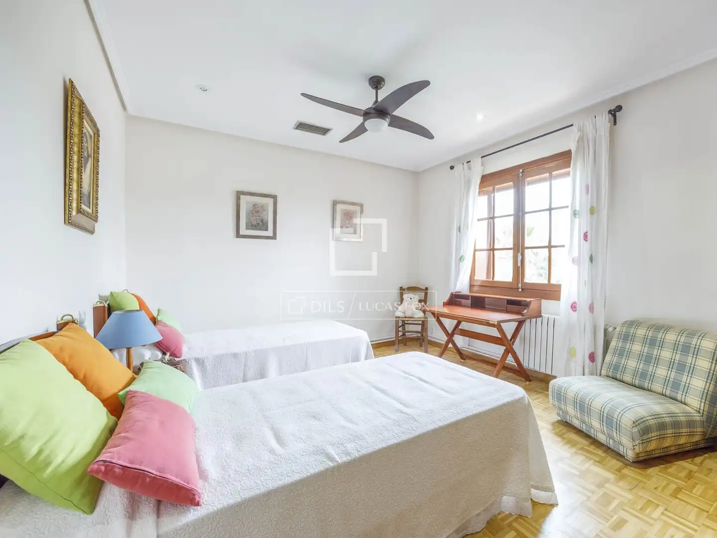 Bedroom of Houses for sale in Paterna  with Heating, Private garden and Parquet flooring