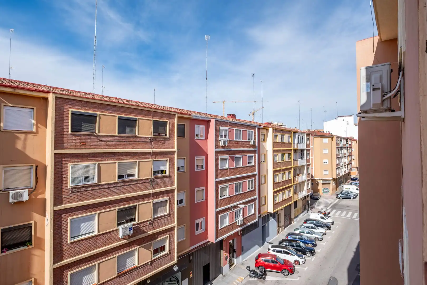 Vista exterior de Edifici en venda en Zaragoza