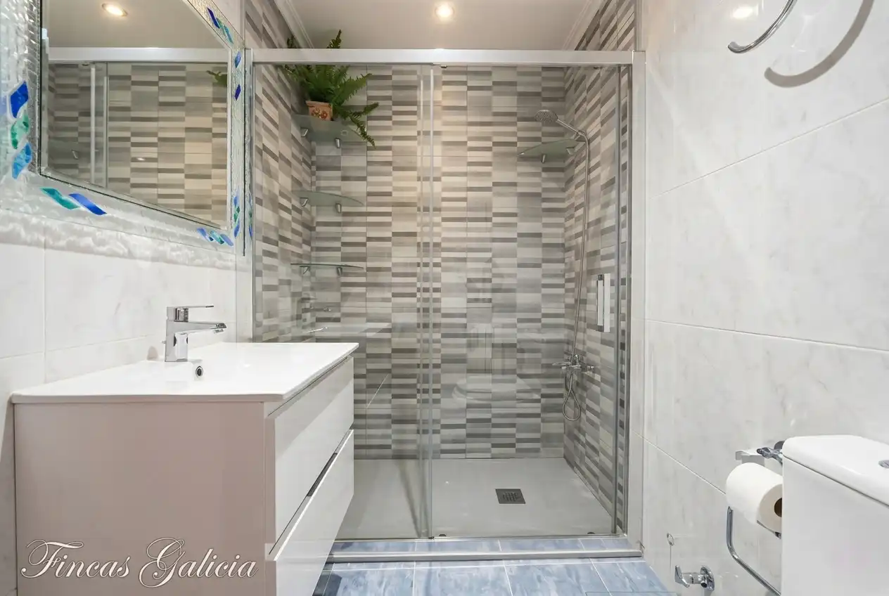 Baño de Casa adosada en venta en Verín con Calefacción, Jardín privado y Terraza