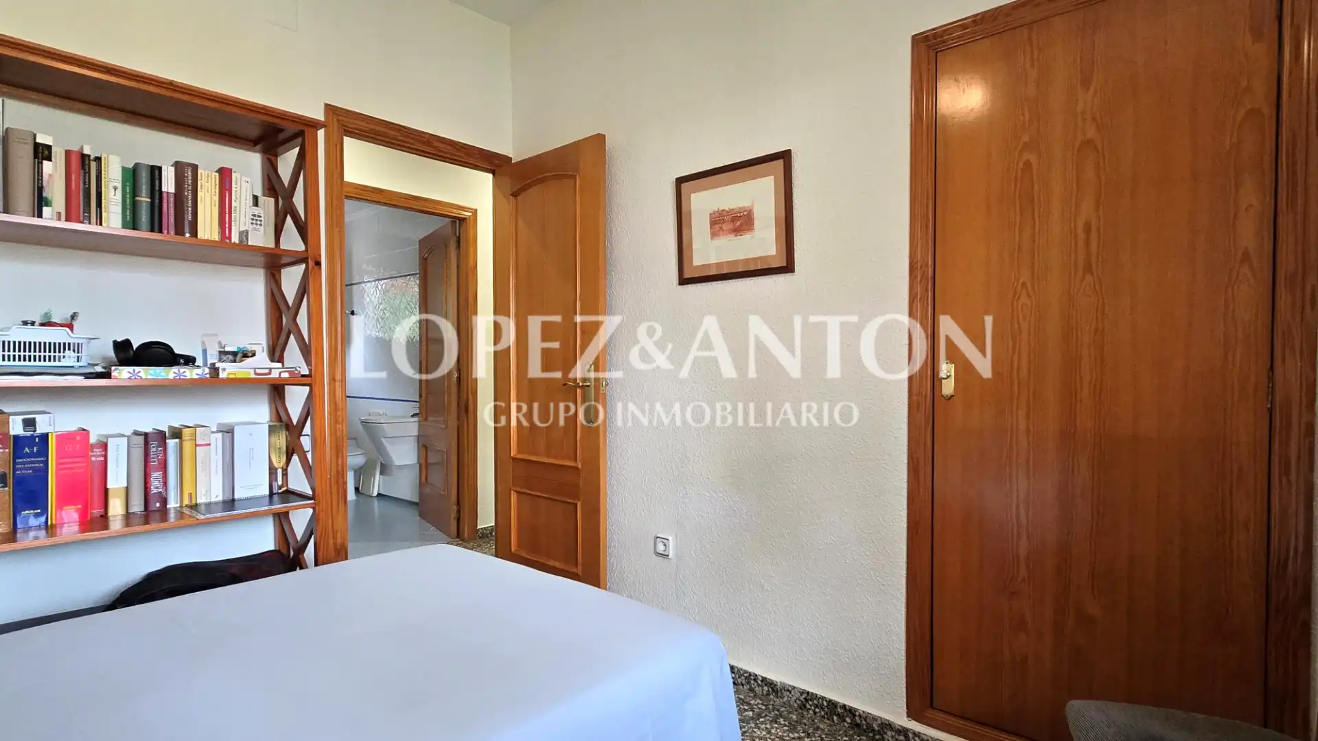 Bedroom of Houses for sale in L'Eliana  with Air Conditioner, Private garden and Terrace