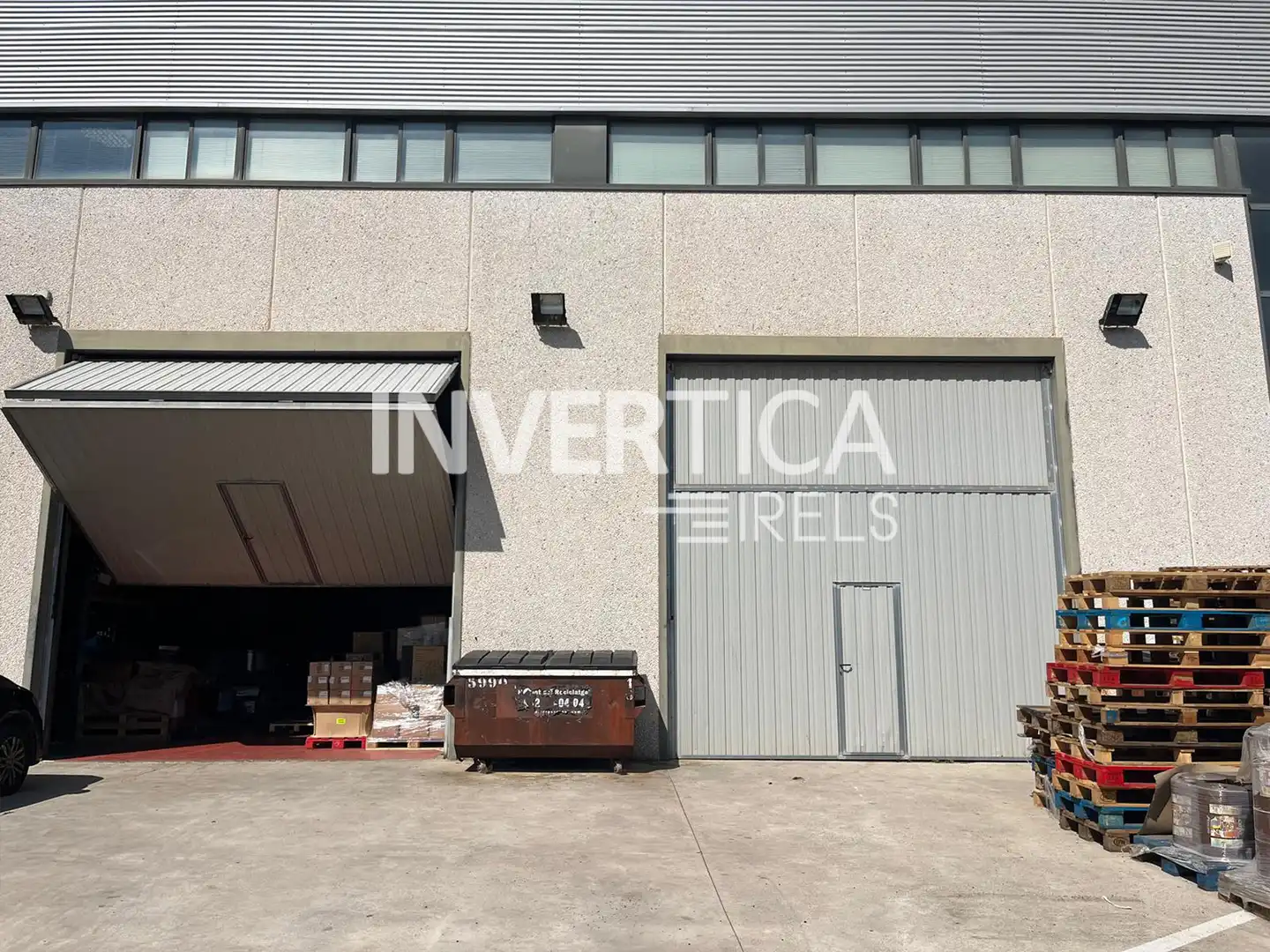 Vista exterior de Nave industrial en venta en Cervelló con Calefacción y Alarma