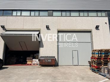 Nave industrielle à vendre à Carrer Joan Torruella i Urpina 39
