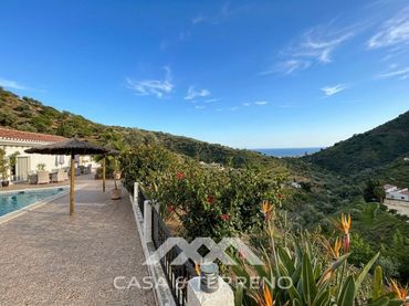Casa amb piscina en venda a Los Almendros