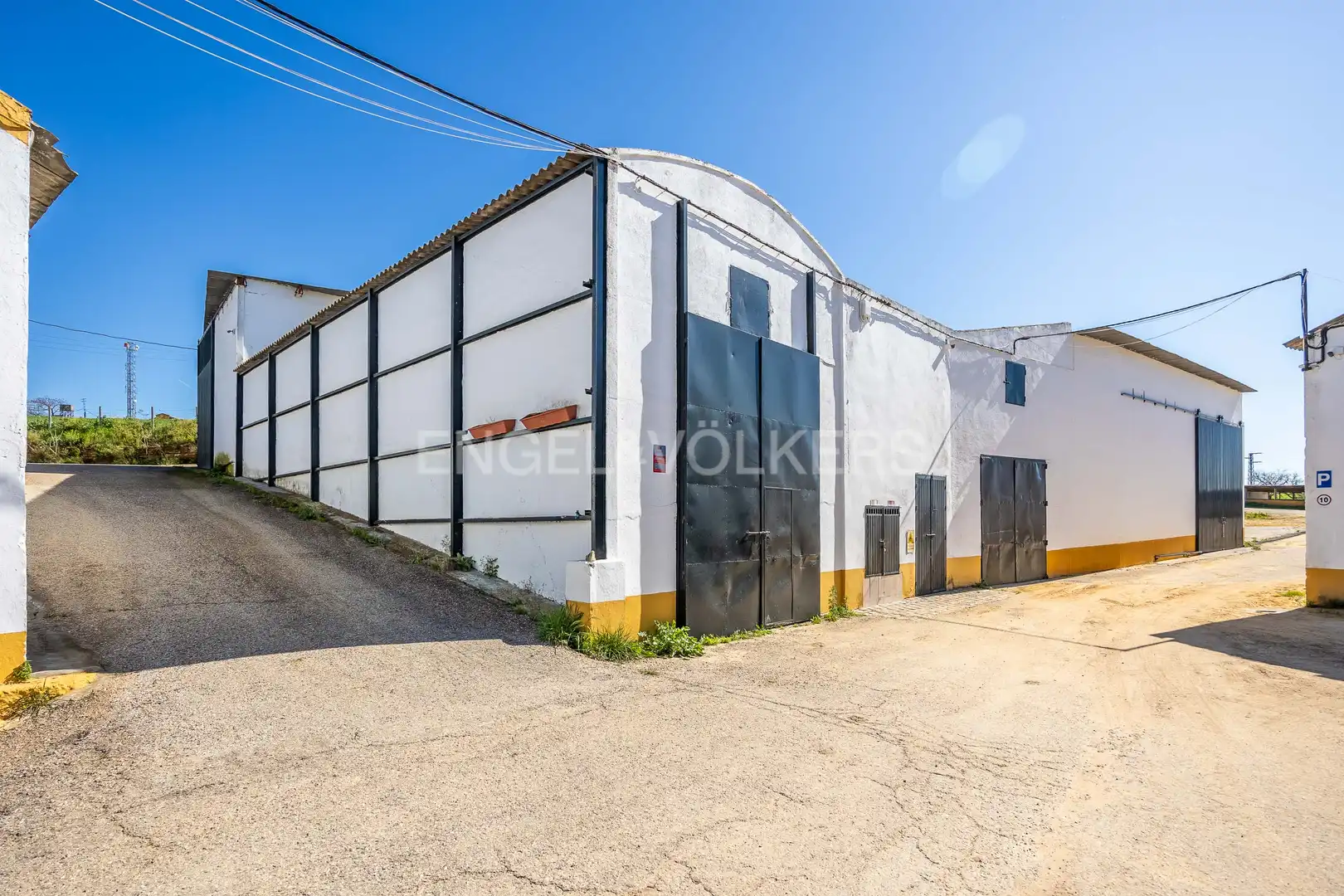 Vista exterior de Casa o chalet en venta en Alcalá de Guadaira con Calefacción y Jardín privado