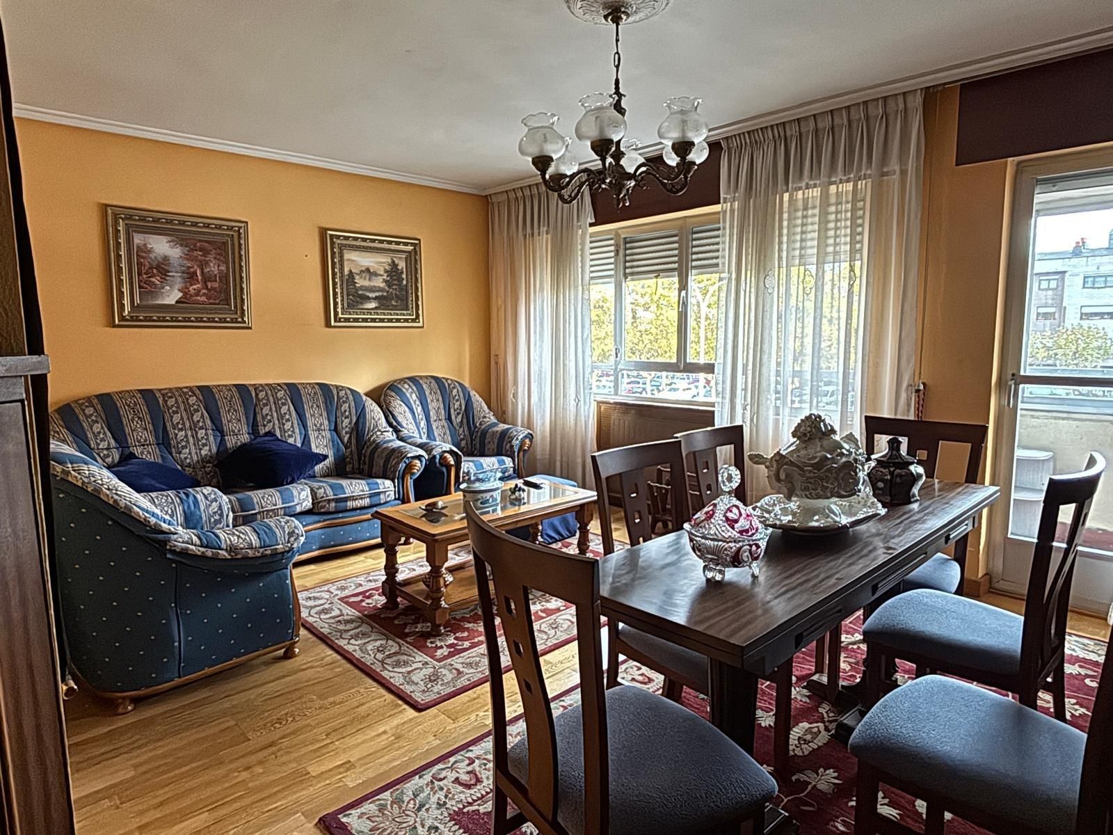 Sala de estar de Piso en venta en Ponferrada con Calefacción, Terraza y Trastero