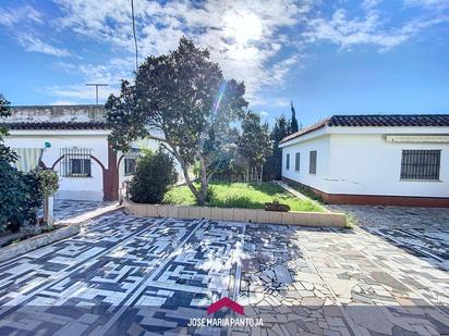 Exterior view of House or chalet for sale in El Puerto de Santa María  with Private garden, Storage room and Swimming Pool