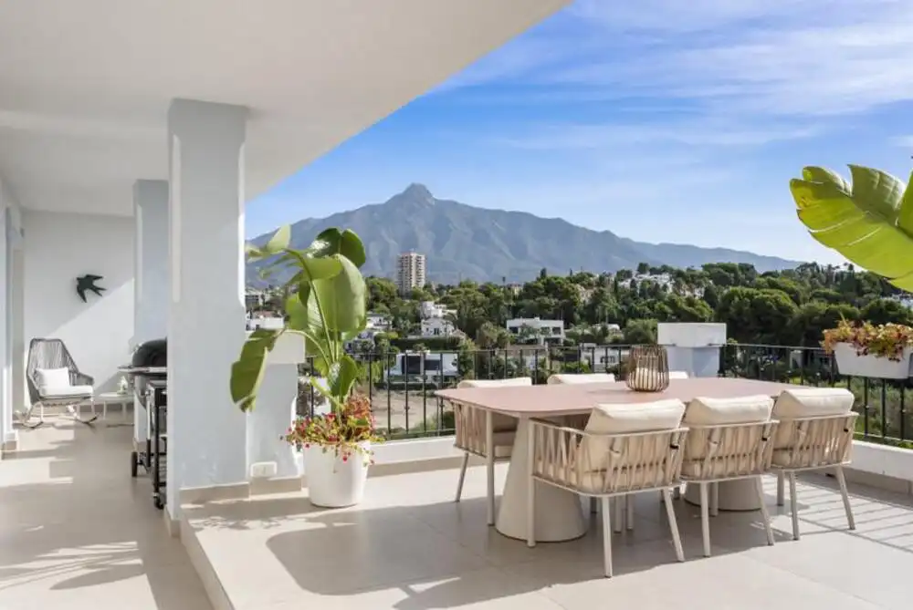 Ático con piscina en venta en Nueva Andalucía