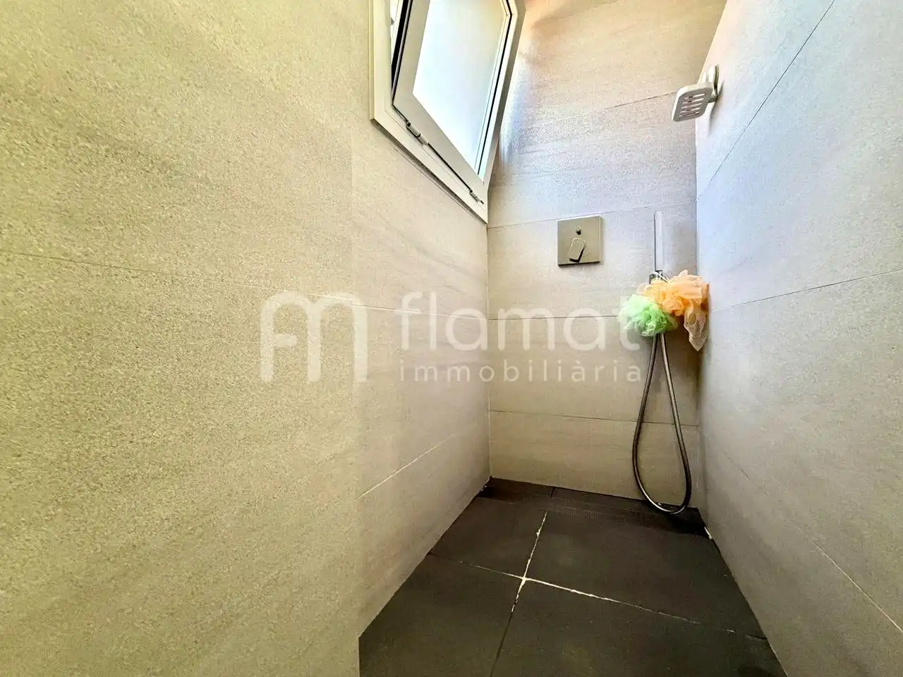 Badezimmer von Dachboden zum Verkauf in Malgrat de Mar mit Klimaanlage und Terrasse