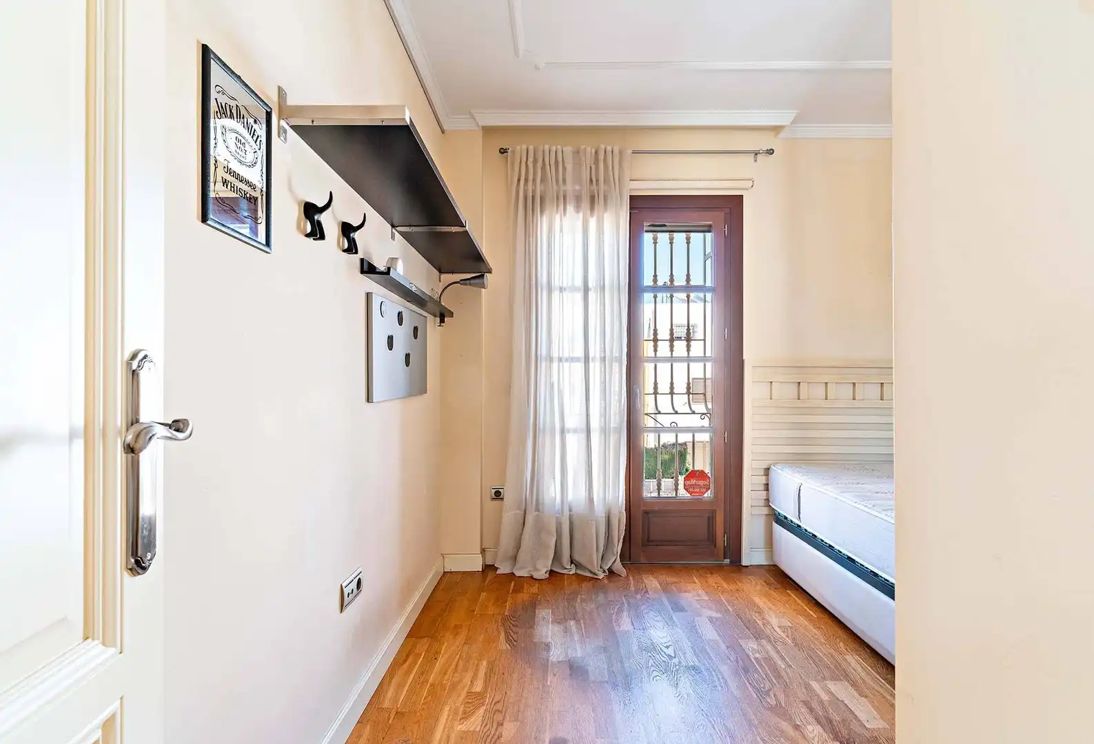 Dormitori de Casa o xalet en venda en Almería amb Jardí privat, Terrassa i Alarma