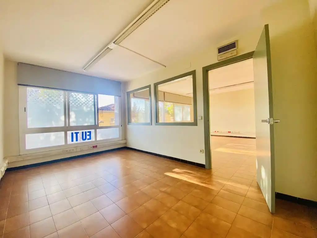 Büro zum Verkauf in Girona mit Klimaanlage und Heizung