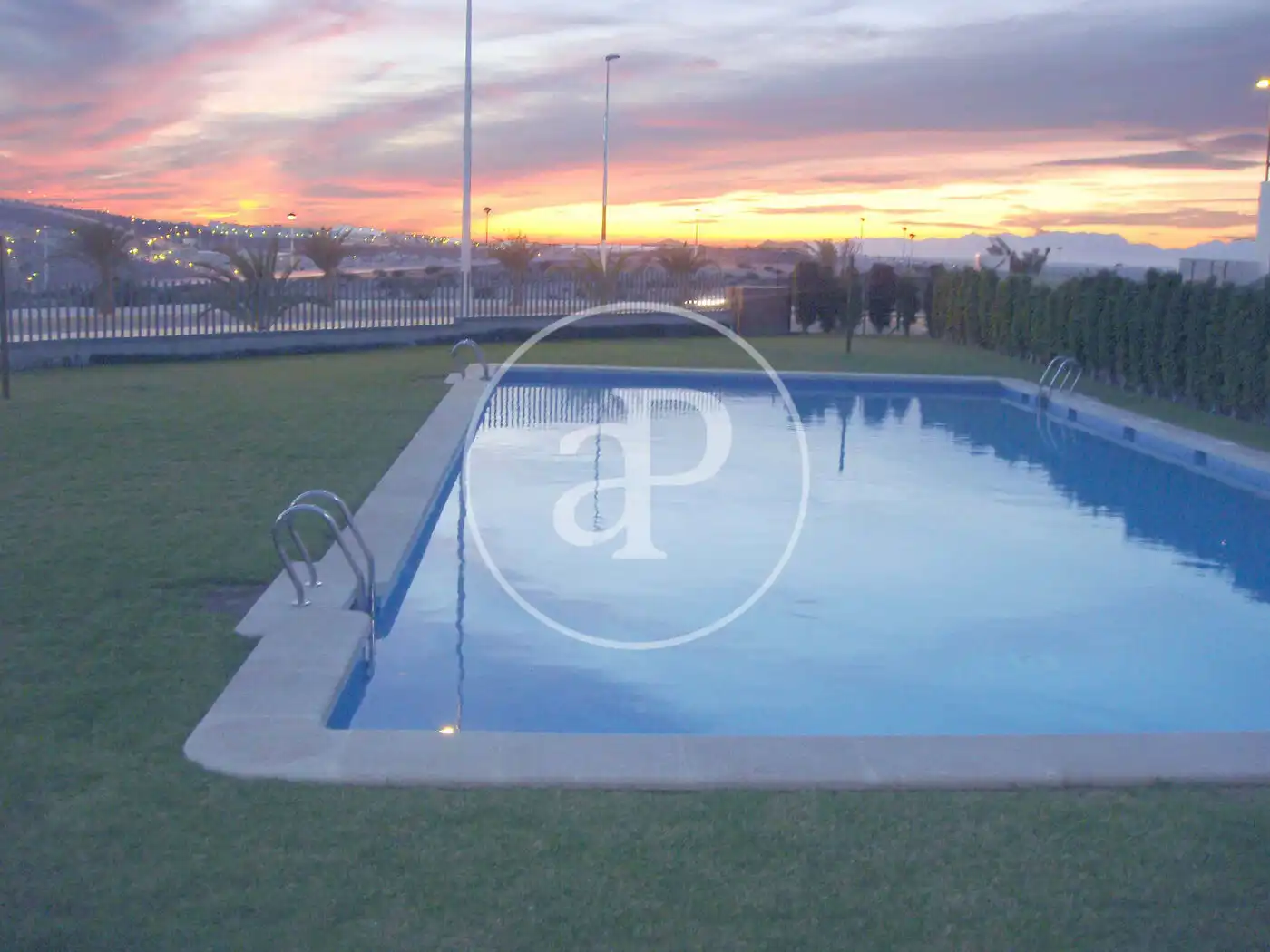 Piscina de Pis en venda en Elche / Elx amb Aire condicionat, Calefacció i Jardí privat