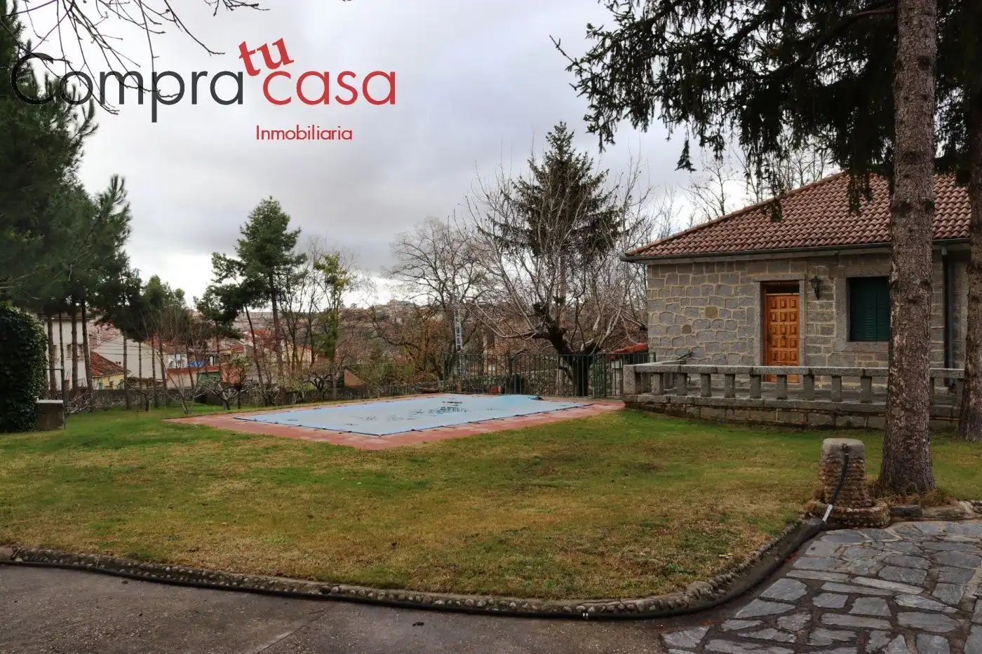 Vista exterior de Casa o xalet en venda en Segovia amb Calefacció, Jardí privat i Terrassa