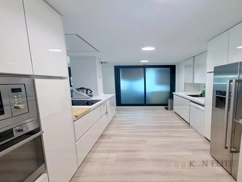 Küche von Wohnung zur Miete in La Moraleja mit Schwimmbad