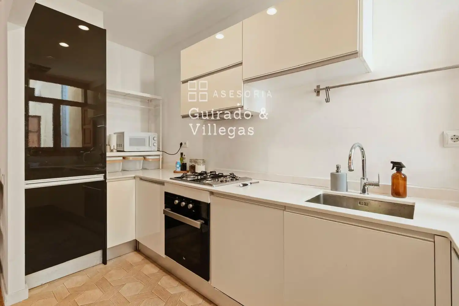 Cuina de Pis en venda en Barcelona amb Aire condicionat, Terrassa i Moblat