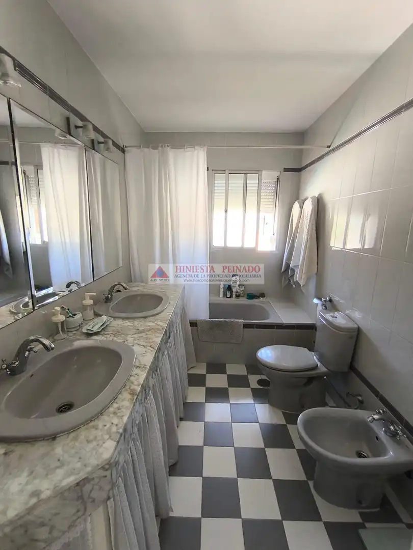 Chalet con piscina en venta en Valdelagrana, imagen 17