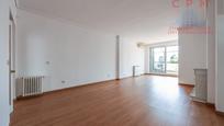 Sala d'estar de Àtic de lloguer en  Madrid Capital amb Aire condicionat, Calefacció i Parquet