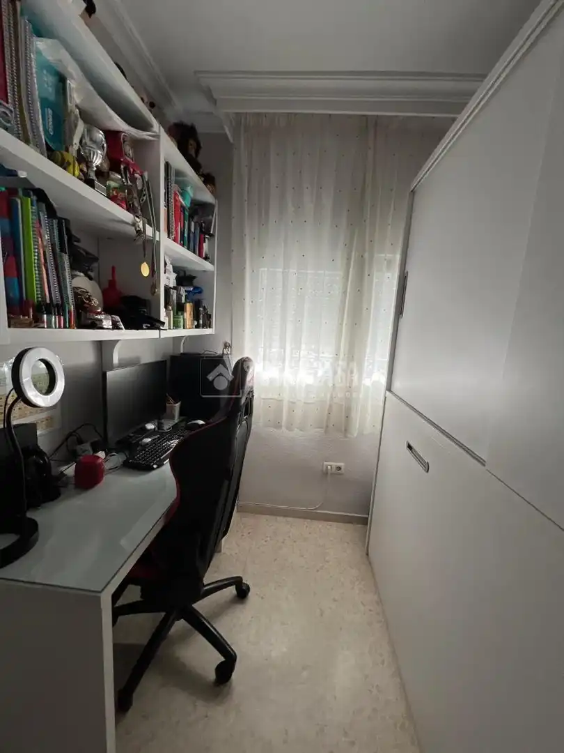 Bedroom of Flat for sale in Sevilla  with Air Conditioner, Heating and Storage room