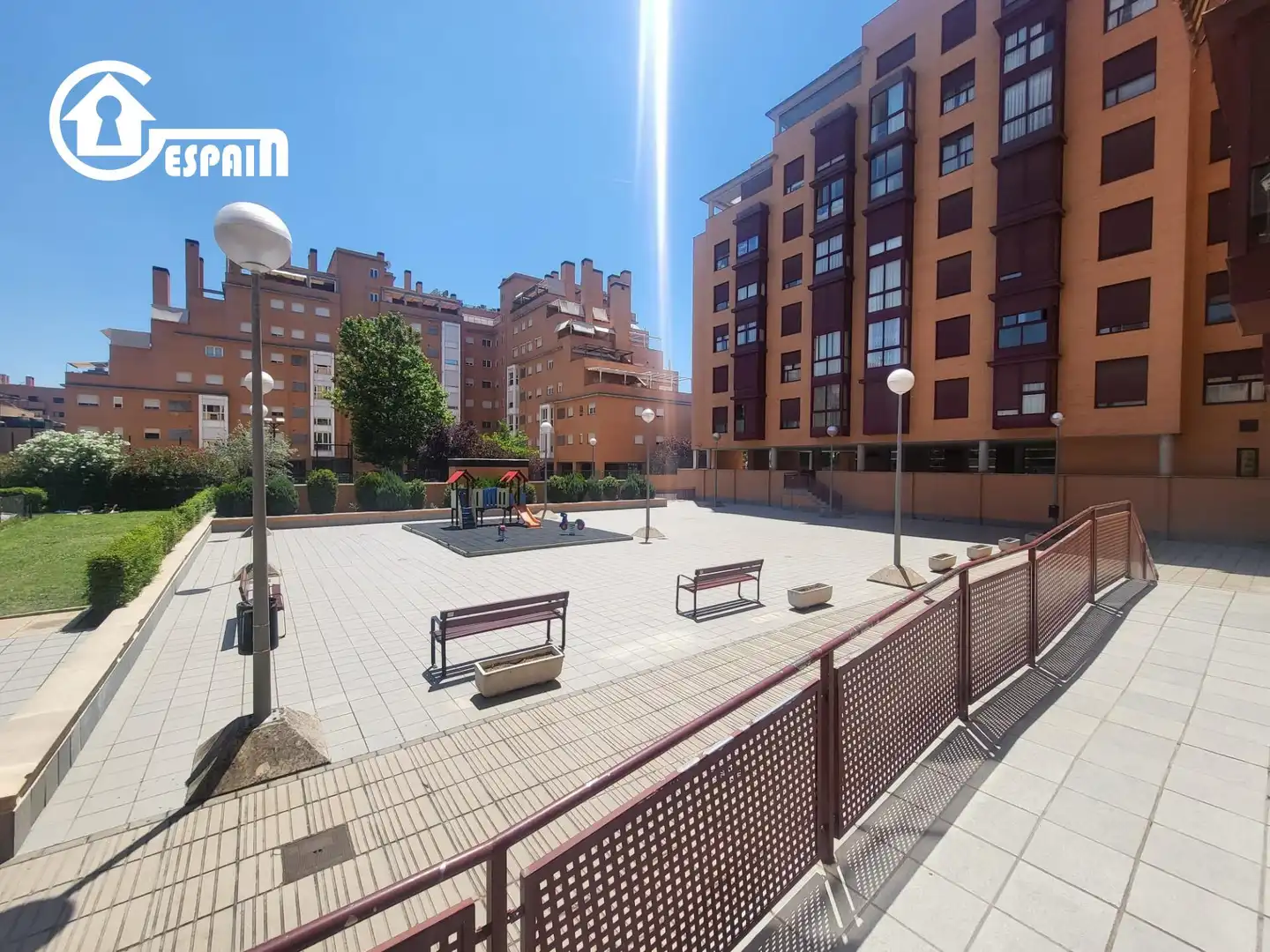 Vista exterior de Pis en venda en Madrid amb Aire condicionat, Calefacció i Jardí privat