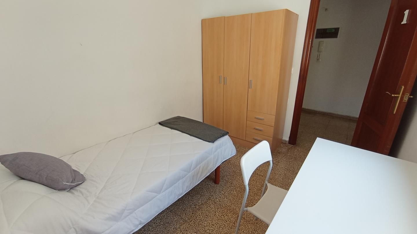 Dormitori de Pis per a compartir en  Valencia Capital amb Moblat