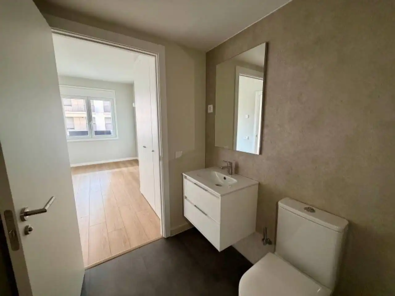 Bathroom of Flat for rent in Terrassa  with Air Conditioner, Heating and Parquet flooring
