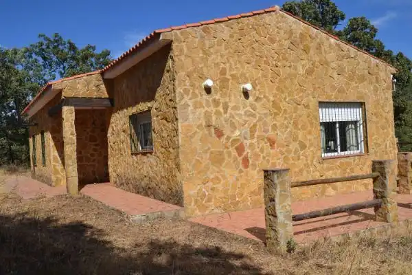 Vista exterior de Finca rústica en venta en Cabeza la Vaca con Terraza, Trastero y Amueblado