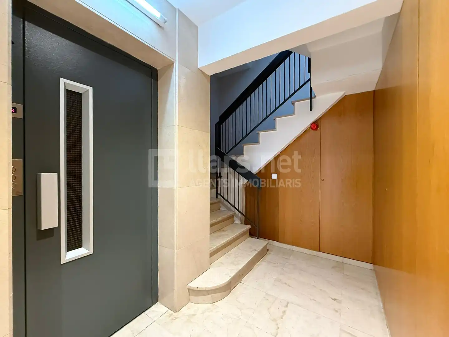 Wohnung zum Verkauf in Vilanova i la Geltrú mit Klimaanlage, Parkett und Terrasse
