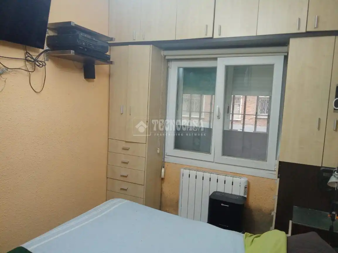 Bedroom of Flat for sale in Zaragoza  with Air Conditioner, Heating and Alarm