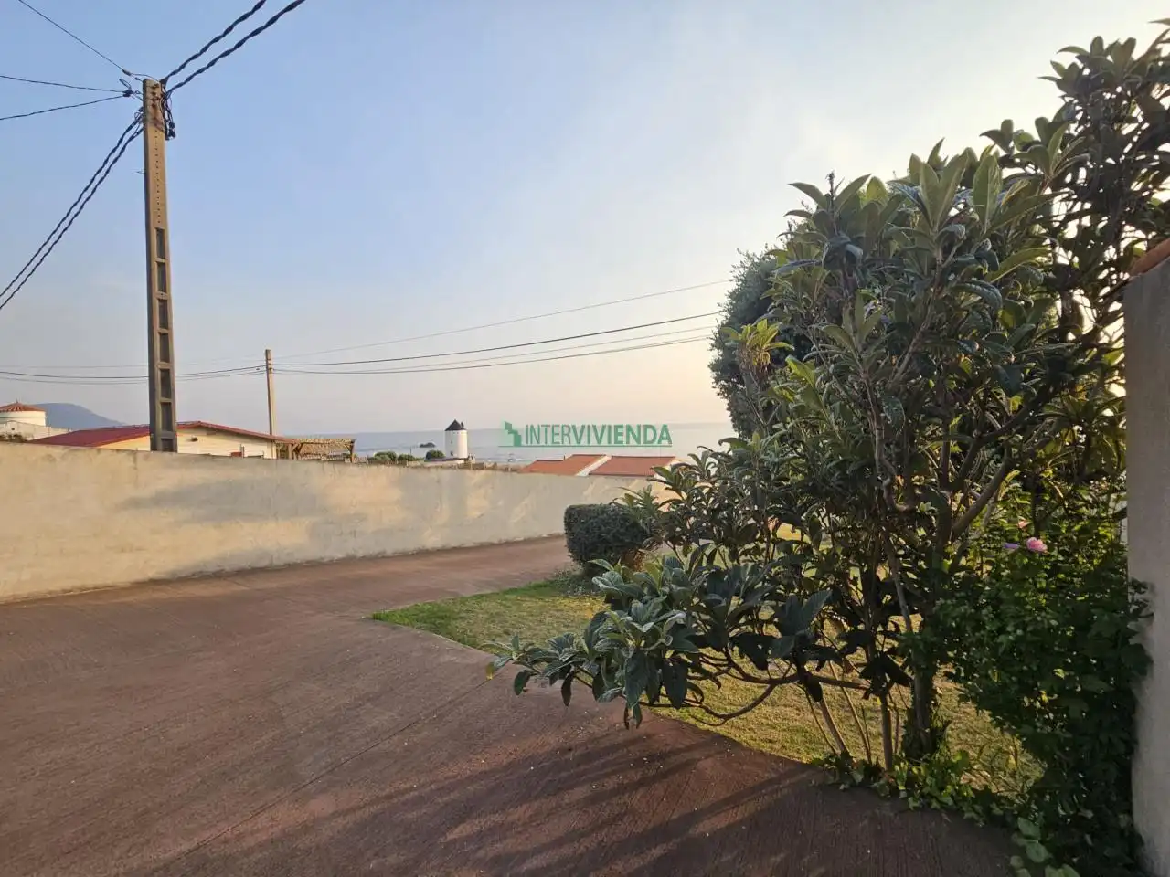 Vista exterior de Casa o xalet en venda en Oia amb Calefacció, Jardí privat i Traster