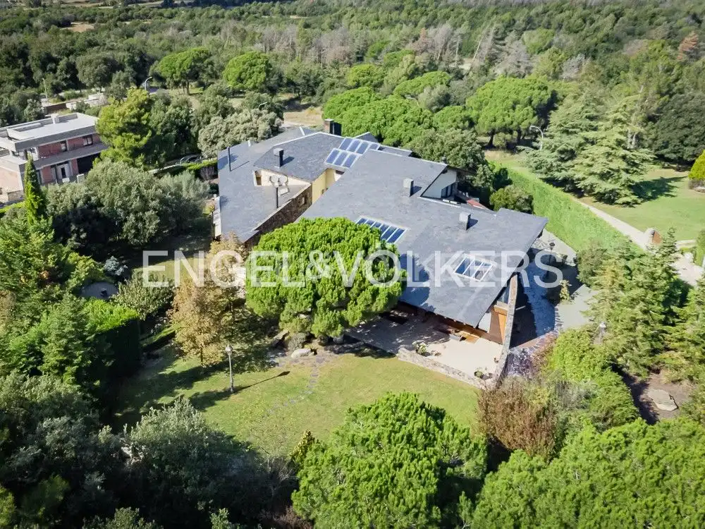 Außenansicht von Country house zum Verkauf in Seva mit Klimaanlage, Heizung und Privatgarten