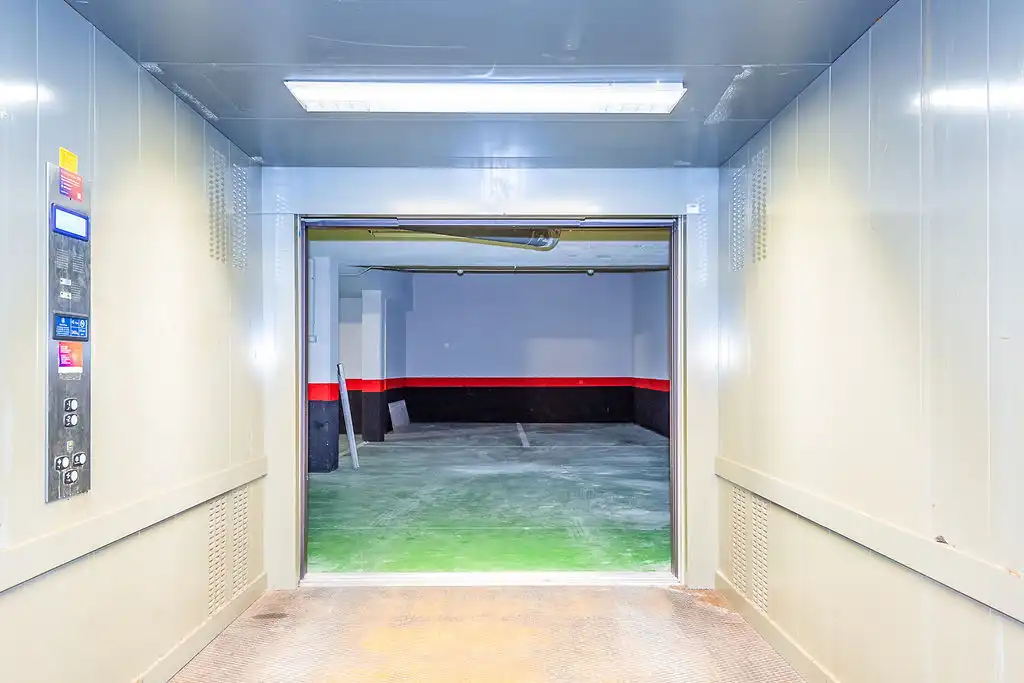 Garage for sale in Sopela