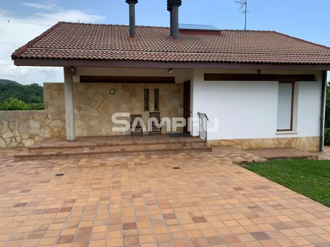Außenansicht von Wohnung zum Verkauf in Legutio mit Heizung, Privatgarten und Terrasse