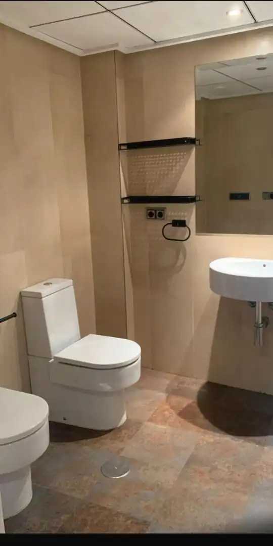 Baño de Piso de alquiler en Albacete con Aire acondicionado, Calefacción y Parquet