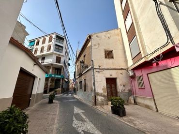 Casa amb balcó en venda a Plaça Major de la Vila