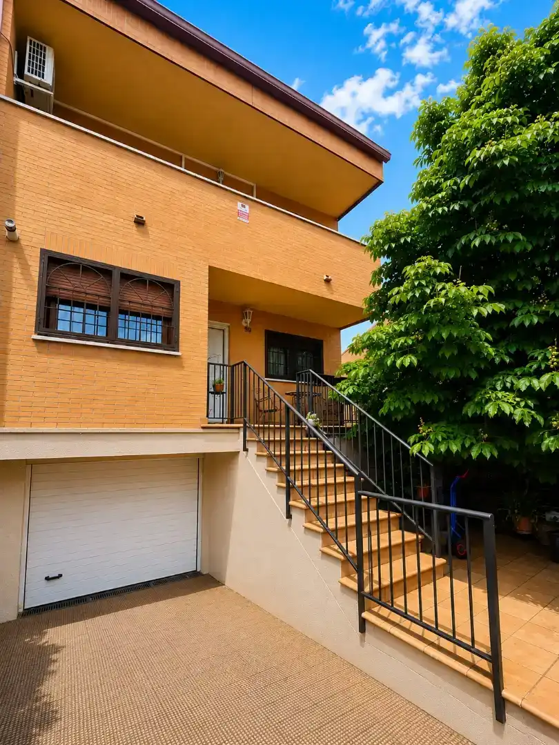 Vista exterior de Casa o chalet en venta en Móstoles con Aire acondicionado