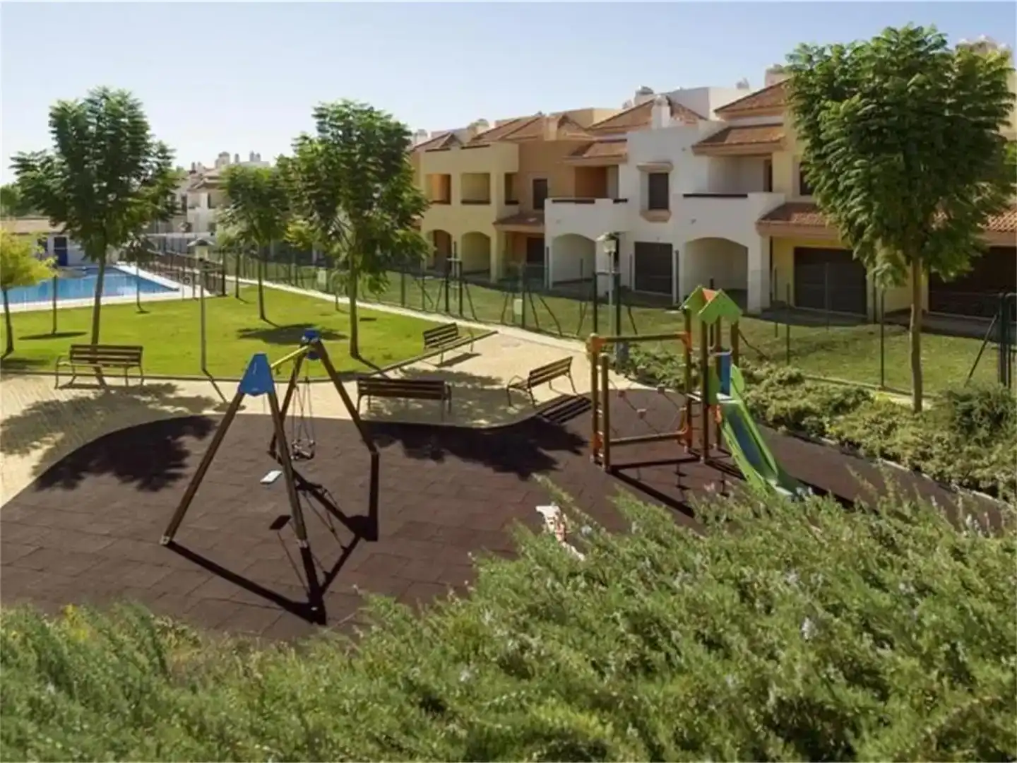 Vista exterior de Pis en venda en Guillena amb Aire condicionat, Piscina i Balcó