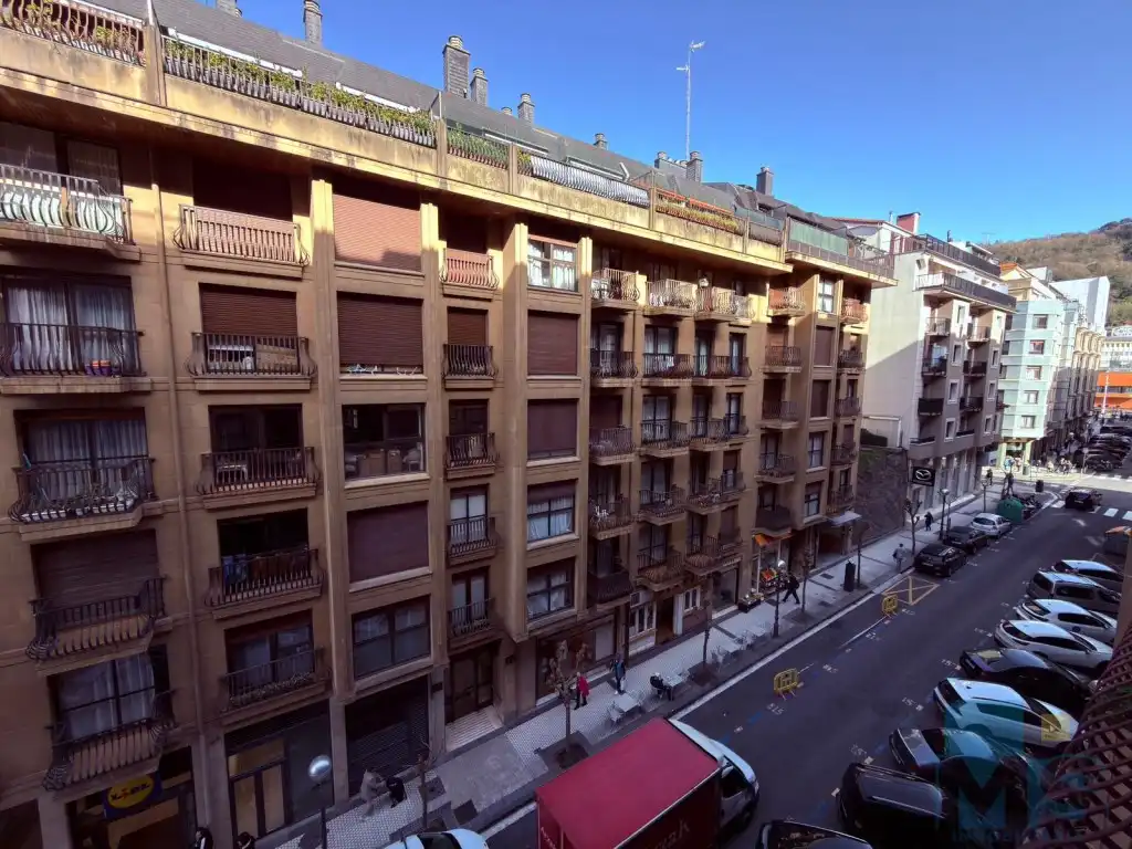 Vista exterior de Pis en venda en Donostia - San Sebastián  amb Calefacció, Forn i Balcó