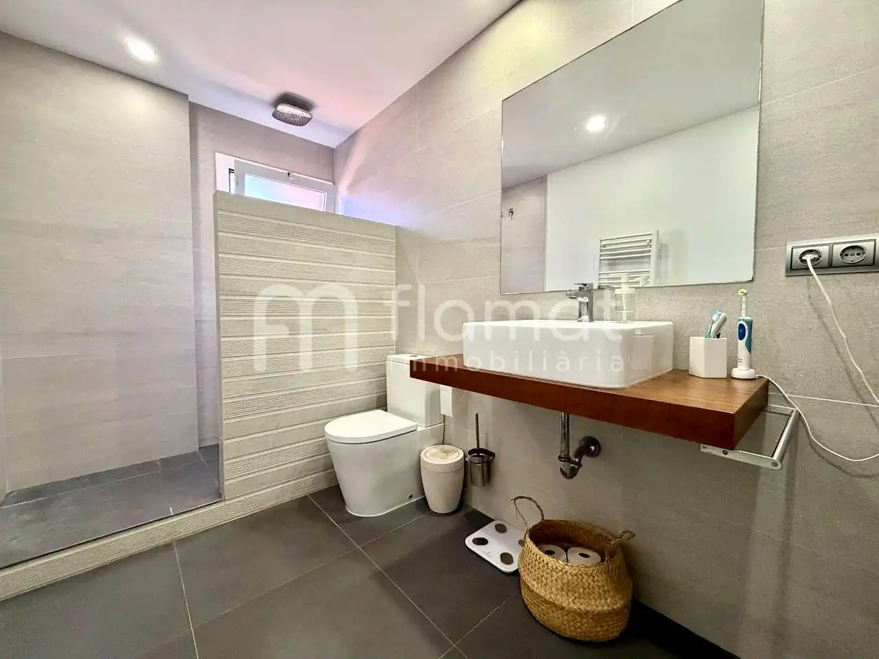 Badezimmer von Dachboden zum Verkauf in Malgrat de Mar mit Klimaanlage und Terrasse