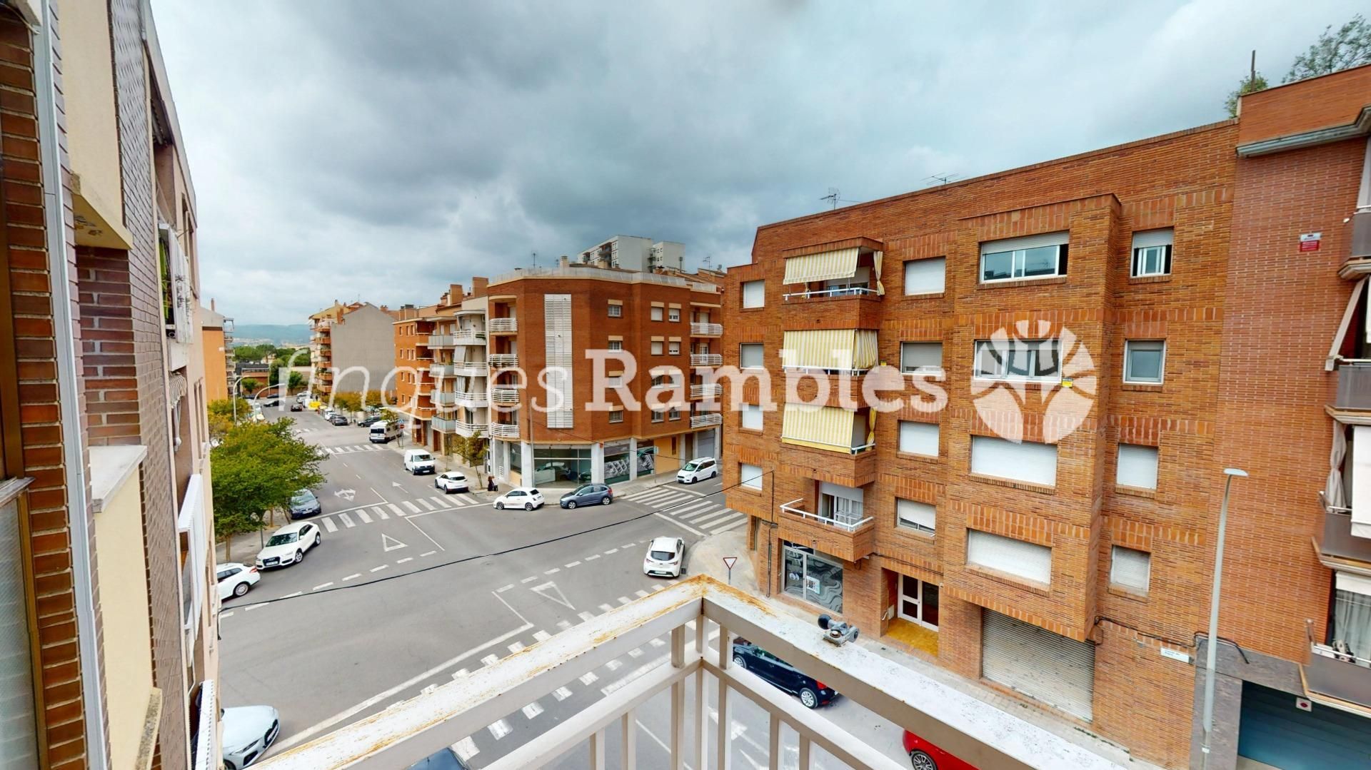 Vista exterior de Pis en venda en Igualada amb Terrassa i Traster