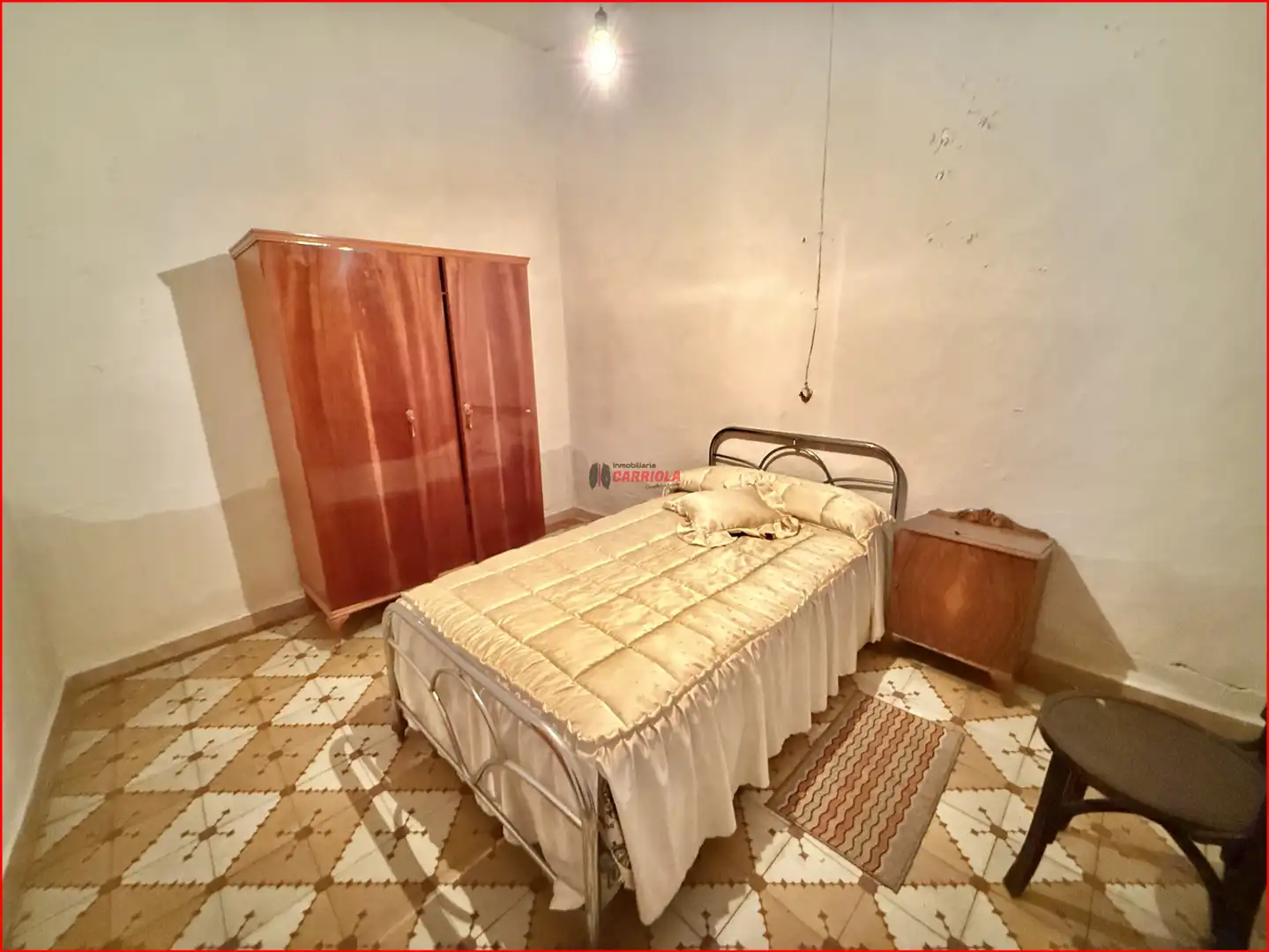 Schlafzimmer von Einfamilien-Reihenhaus zum Verkauf in Gerindote mit Möbliert