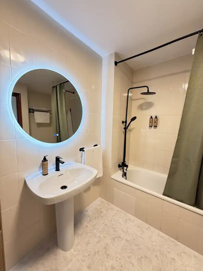 Badezimmer von Wohnung zur Miete in Ronda mit Klimaanlage und Balkon