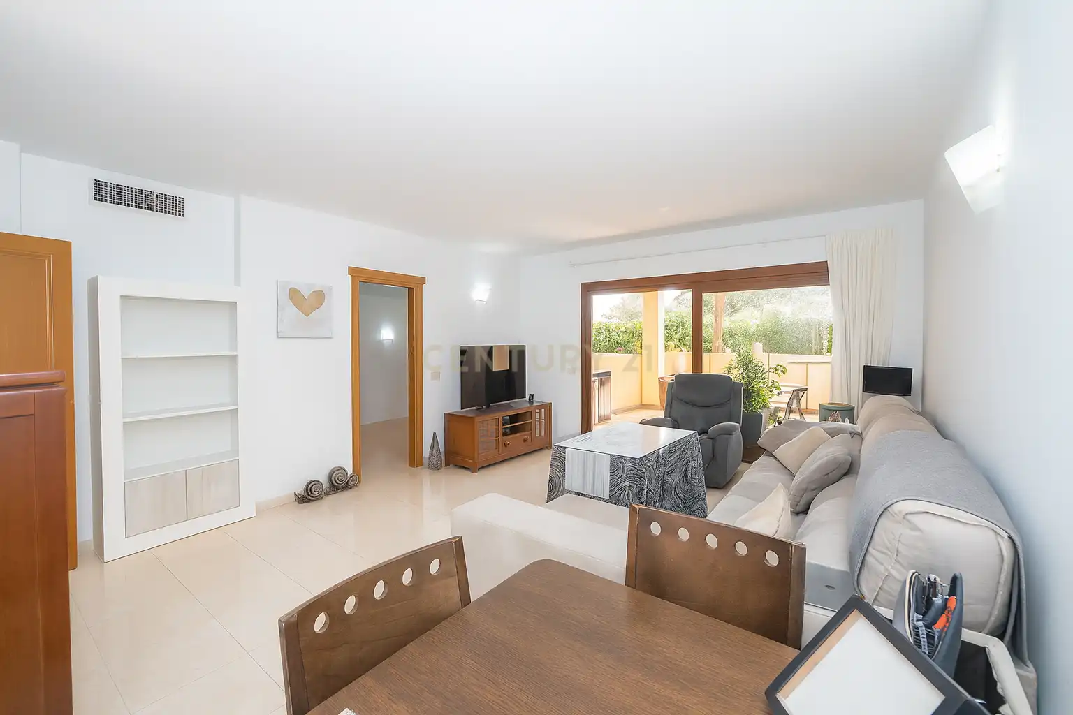 Wohnzimmer von Wohnungen zum Verkauf in Sant Josep de sa Talaia mit Abstellraum und Balkon