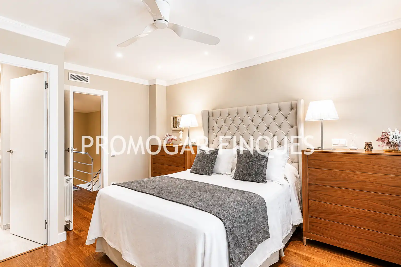 Schlafzimmer von Maisonette zum Verkauf in Sant Feliu de Llobregat mit Klimaanlage, Heizung und Privatgarten