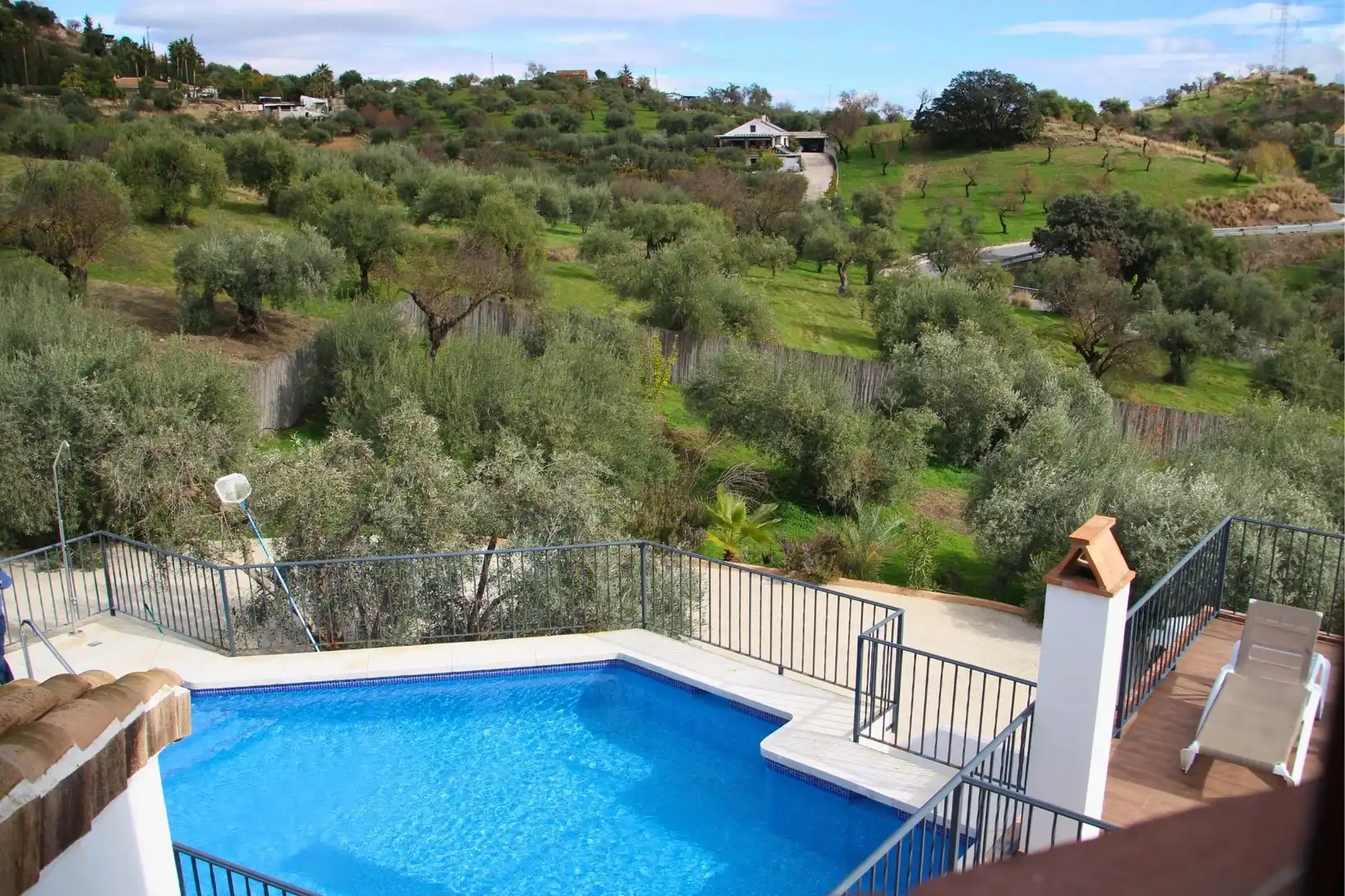 Garden of Houses for sale in Guaro  with Air Conditioner, Heating and Private garden