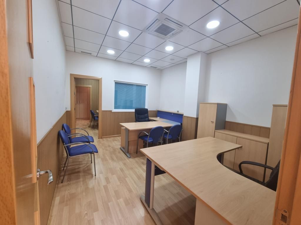 Oficina en venda en  Almería Capital amb Aire condicionat i Moblat