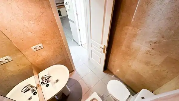 Baño de Piso de alquiler en Madrid con Aire acondicionado, Jardín privado y Trastero