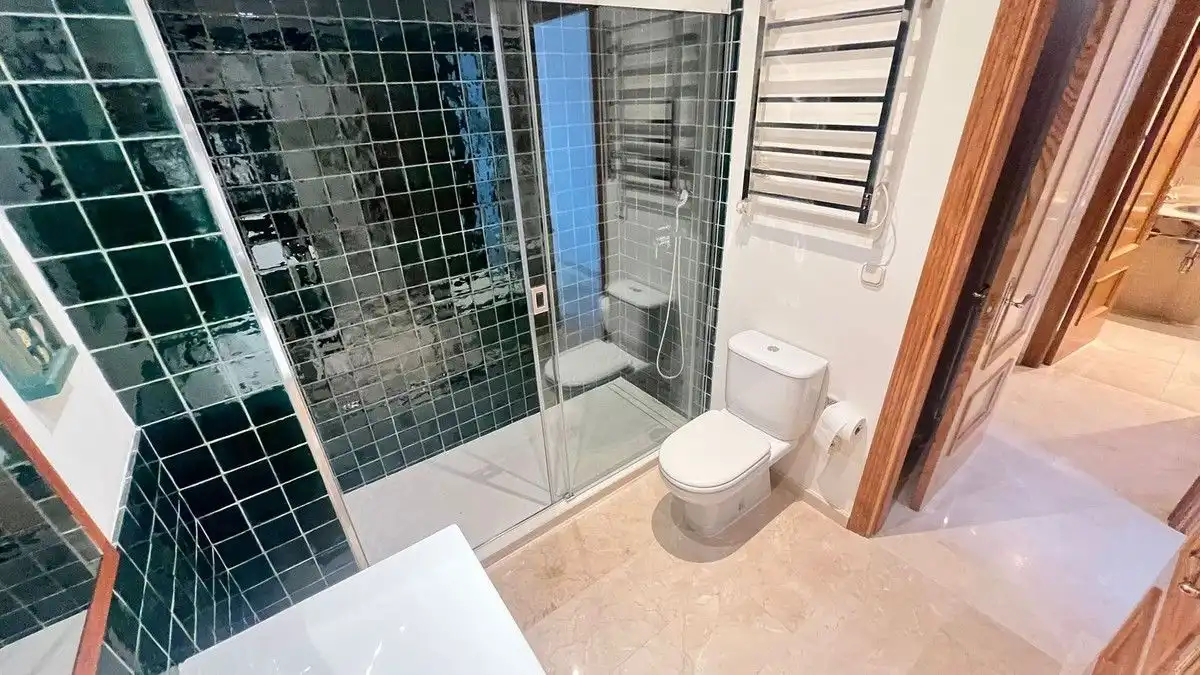Bany de Apartament de lloguer en Marbella amb Aire condicionat, Calefacció i Terrassa