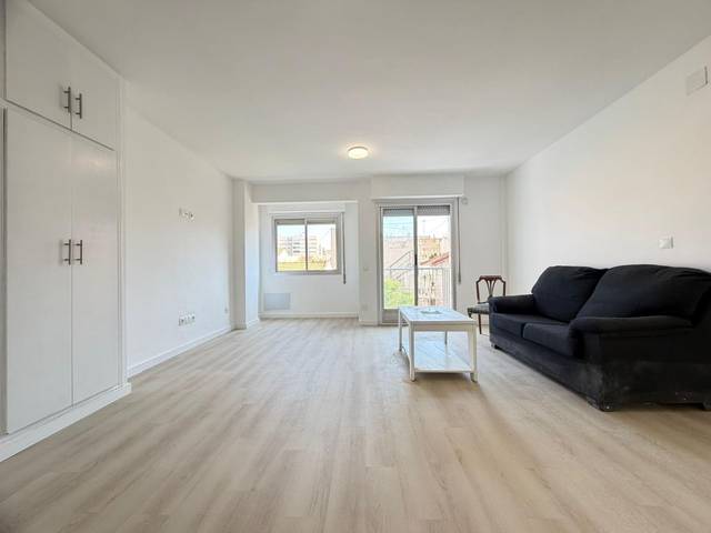 Piso en Alquiler en Calle Calle Dolores en San Gabriel