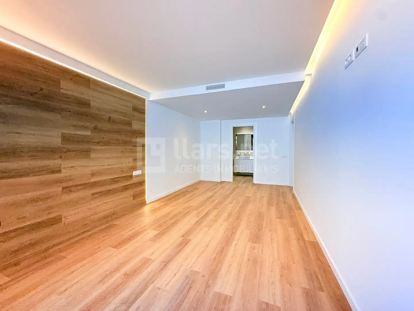 Wohnzimmer von Wohnung zum Verkauf in Vilanova i la Geltrú mit Klimaanlage, Parkett und Terrasse
