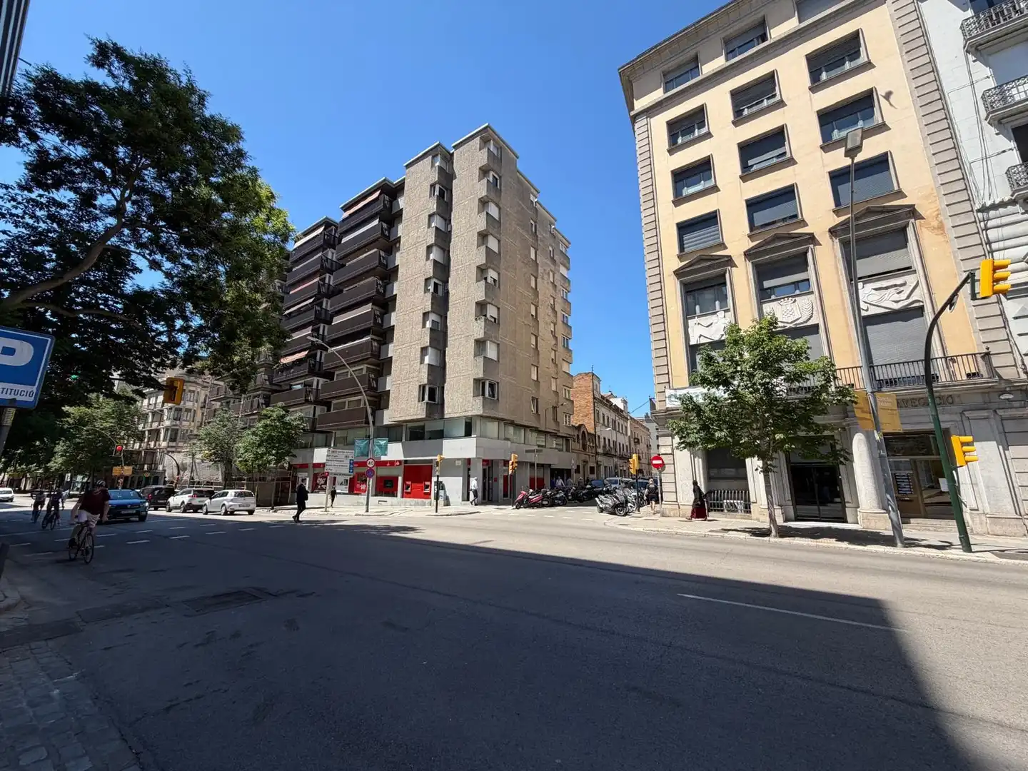 Exterior view of Office for rent in Girona  with Air Conditioner and Heating
